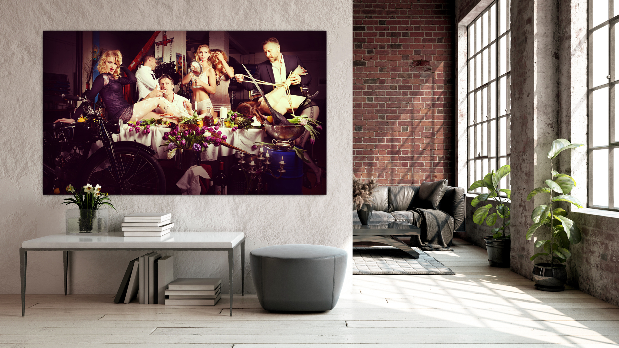 Wohnzimmer mit einem großformatigen Bild aus der Serie Decadent Dinner der Künstlerin Isabel Engelmann