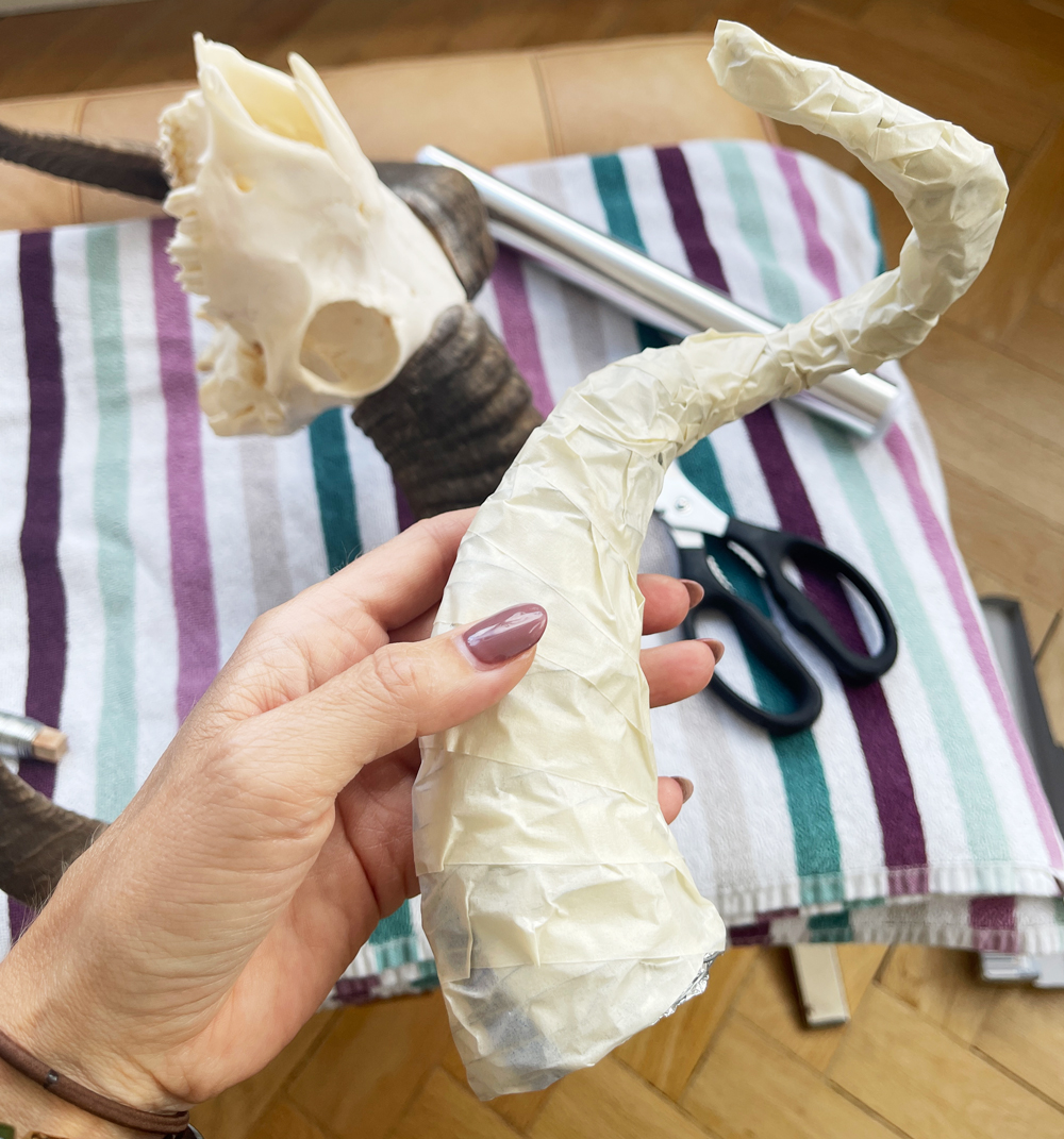 Unterbau für die Hörner Frisur für das Bild Nigreda der Serie Jagdtrieb