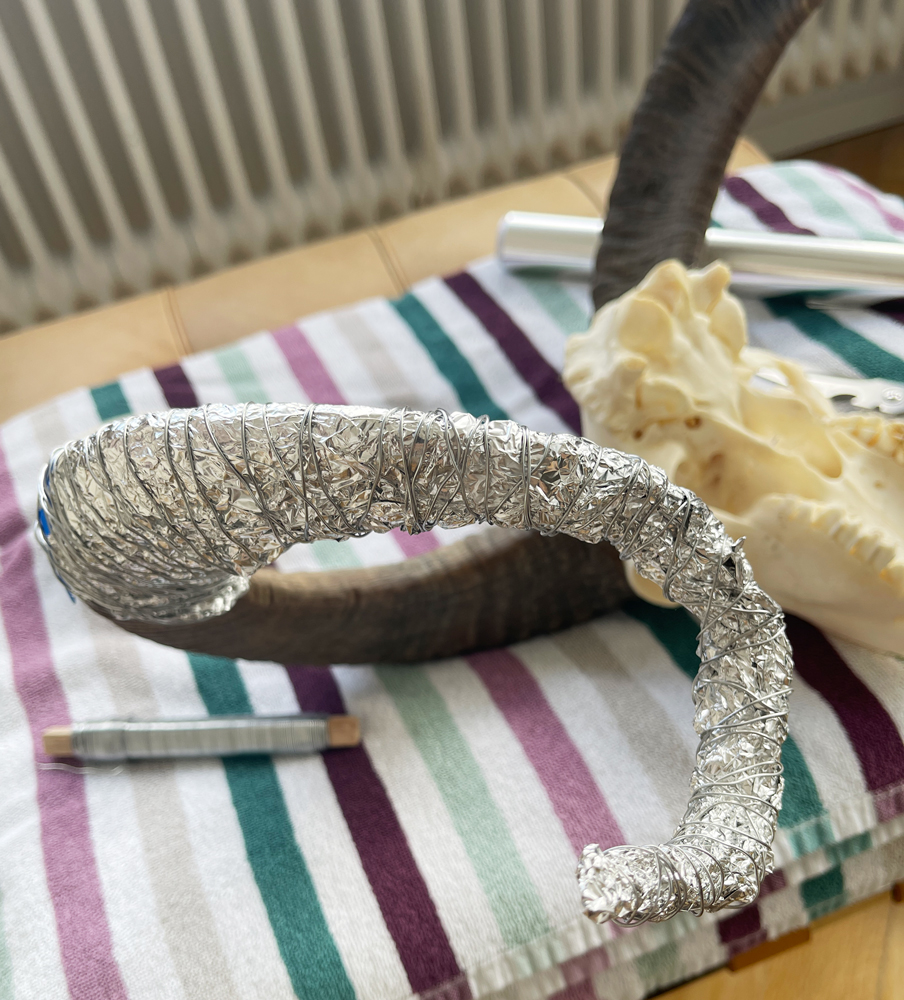 Unterbau für die Hörner Frisur aus Alu und Draht