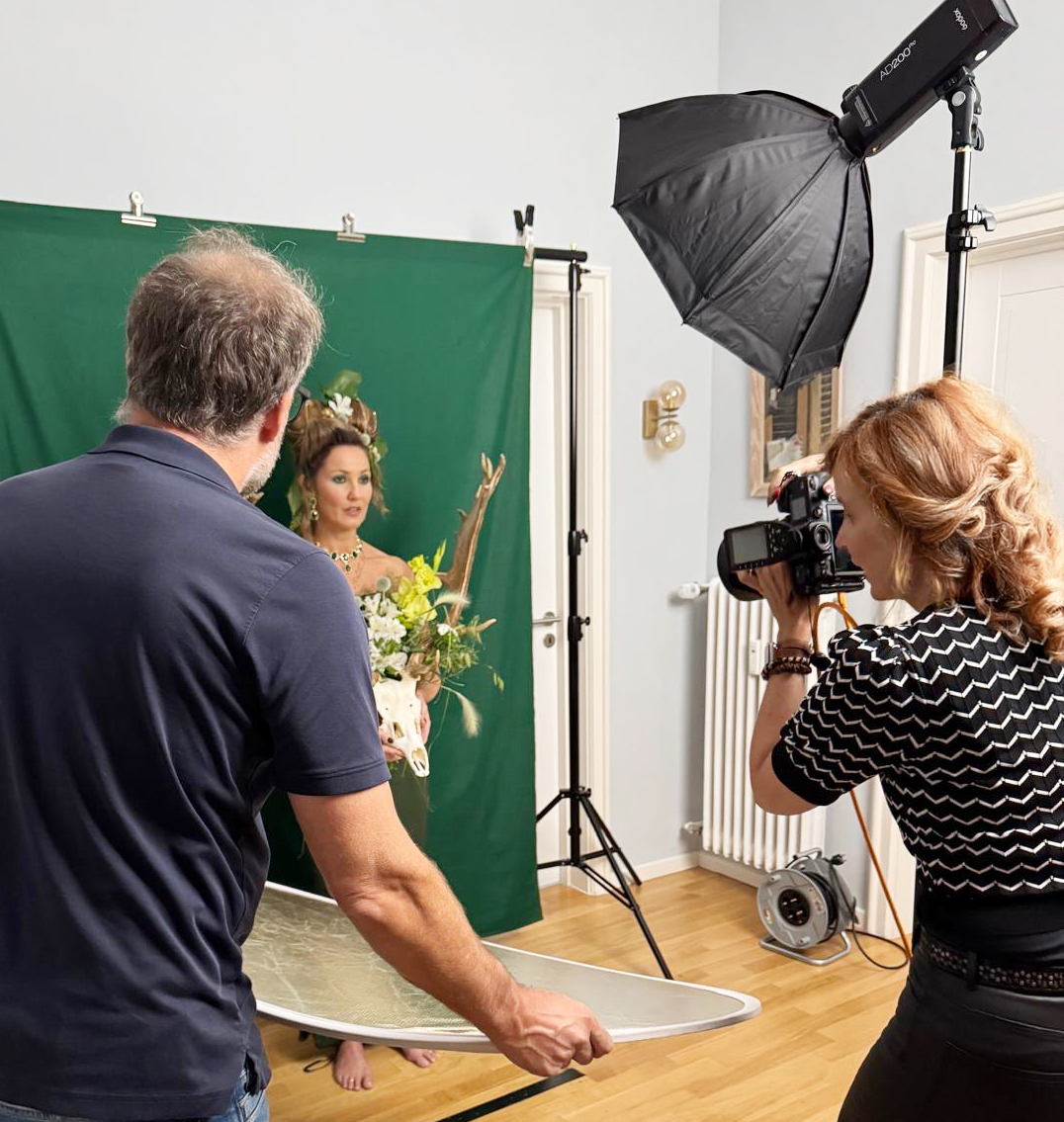 Fotografin Isabel Engelmann beim Fotoshooting mit Godox X3 Blitzauslöser