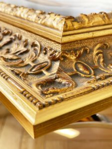 Detail des Goldrahmens aus der Fotoserie Jagdtrieb