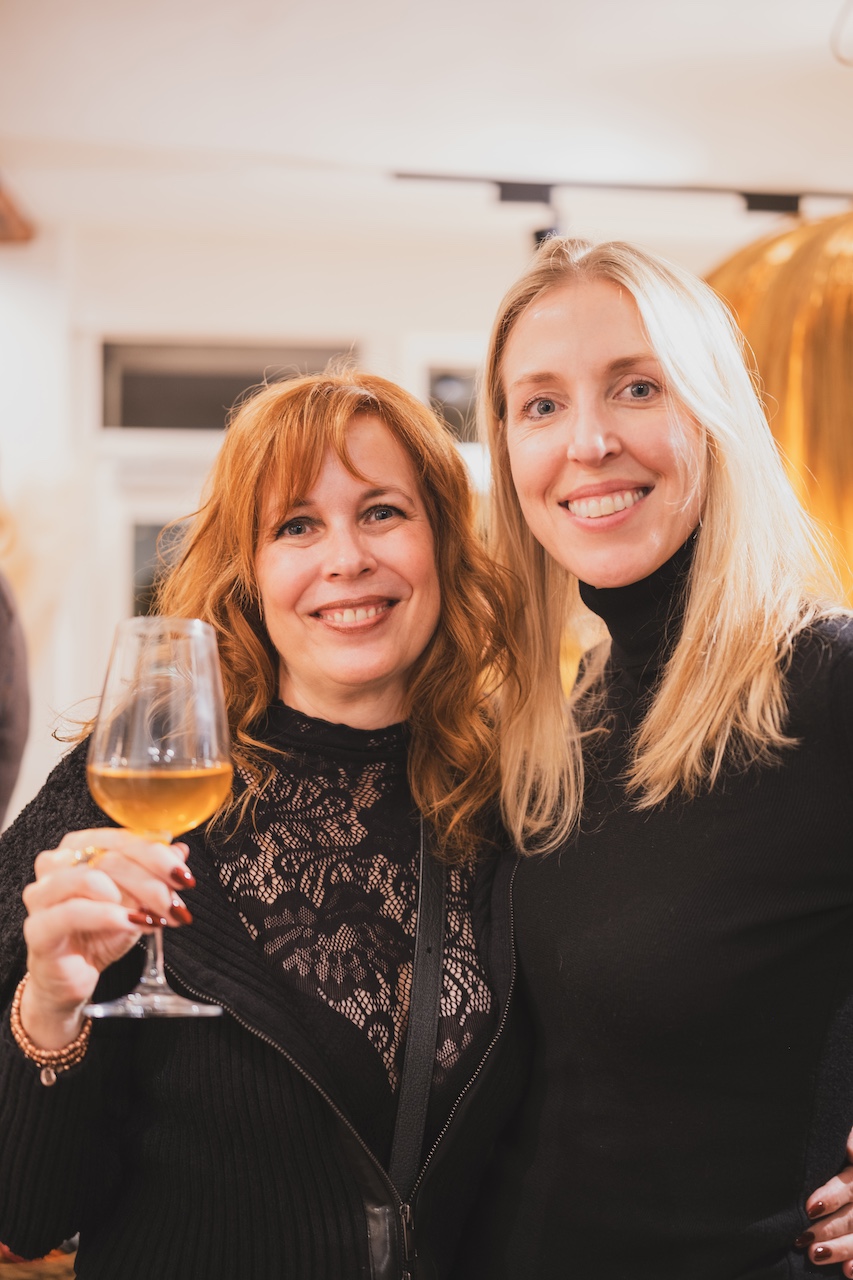 Die Künstlerin Isabel Engelmann auf der Vernissage