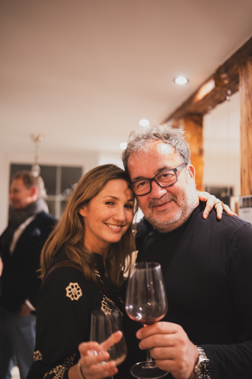 Stimmung auf der Jagdtrieb Vernissage mit Model Tanja (Viriditas) und DJ Ruftop