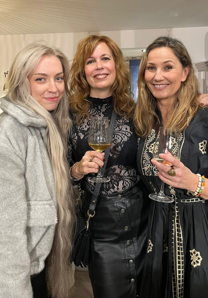 Die Fotografin mit ihren Models Tanja und Naomi