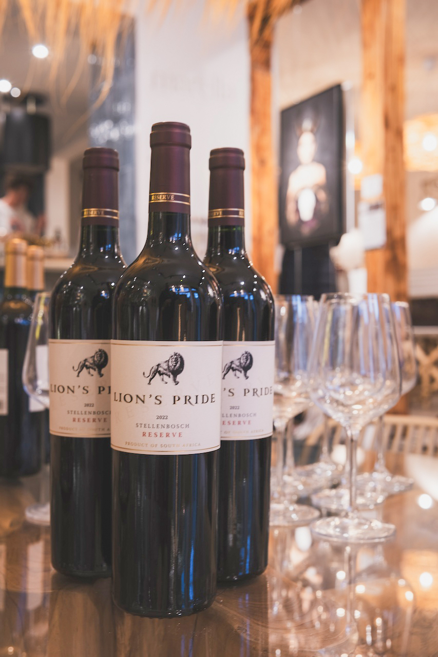 Wein im Marella in Baden-Baden für die Vernissage Jagdtrieb