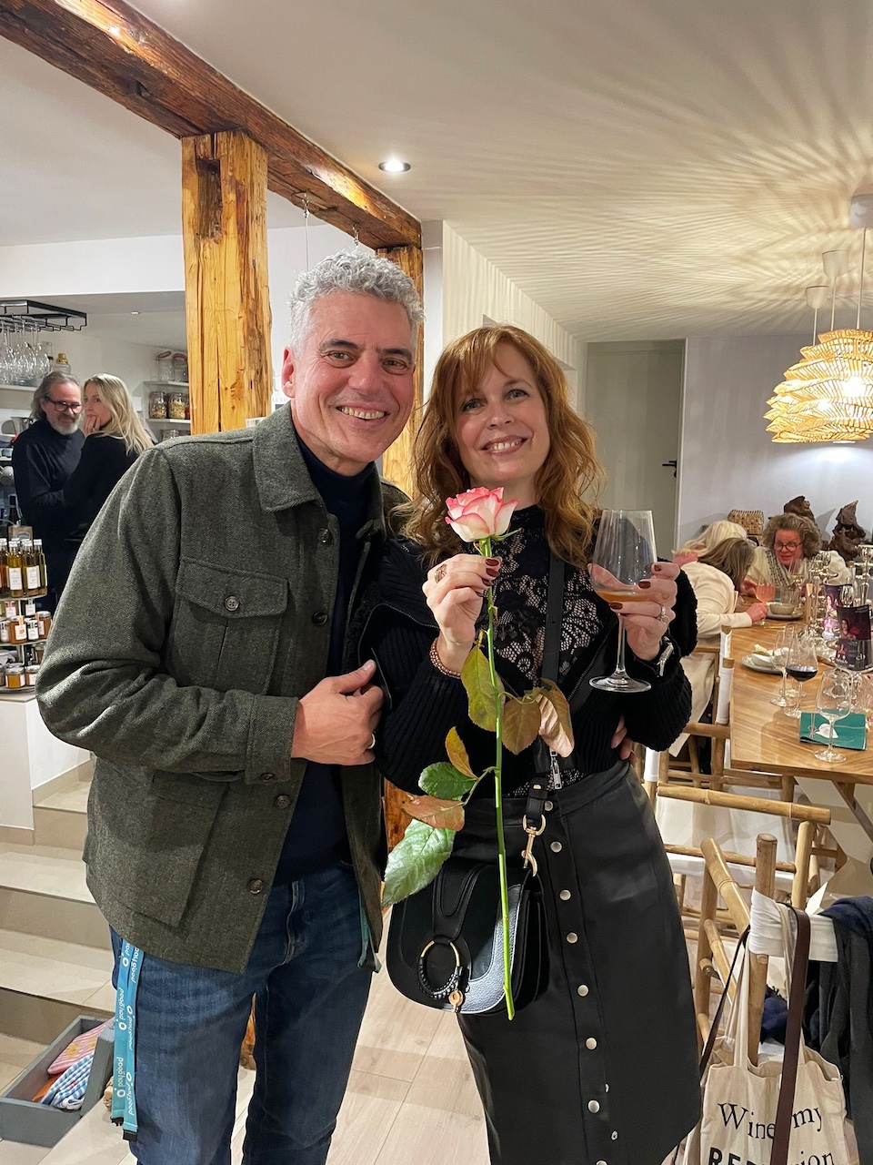 Blumen für die Fotografin Isabel Engelmann auf der Ausstellungseröffnung in Baden-Baden